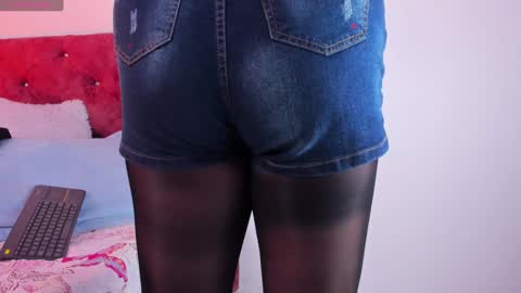 Snapshot of skyhotgirl chatting on 02-01-25, 09:19 Sky online show from 02-01-25, 09:19