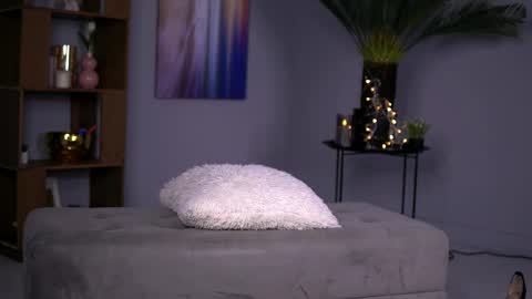 Snapshot of skylerlune chatting on 05-18-26, 03:35 Skyler online show from 05-18-26, 03:35