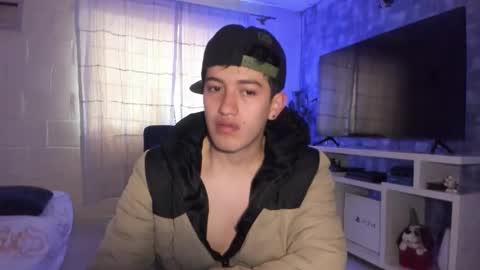 Snapshot of skyrid3r chatting on 10-17-25, 03:25 Skyrider online show from 10-17-25, 03:25