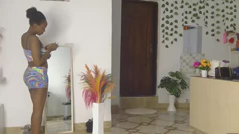 Snapshot of skyy_brown chatting on 06-01-26, 12:34 Bella online show from 06-01-26, 12:34