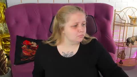 Snapshot of sladadeew chatting on 07-18-26, 09:13 Slada Deew online show from 07-18-26, 09:13