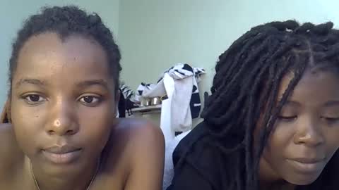 sleciah online show from 12-18-25, 08:42