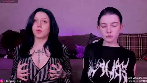 Snapshot of sleepingduo chatting on 06-12-26, 07:35 Hi We are Iva and Angela Nice to meet u 3 online show from 06-12-26, 07:35
