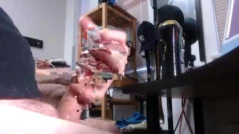 Snapshot of sliderguy699 chatting on 01-19-25, 01:01 sliderguy699 online show from 01-19-25, 01:01