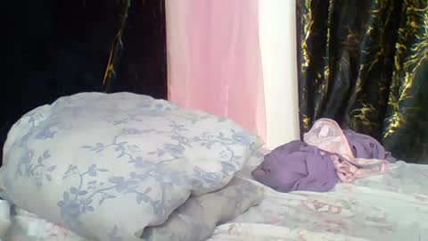 Snapshot of slim_ebony2006 chatting on 07-16-26, 09:43 Anna online show from 07-16-26, 09:43