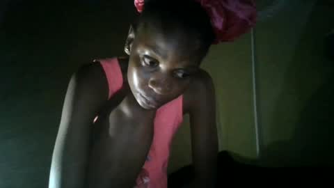 Snapshot of slim_girl01 chatting on 07-12-26, 03:47 slim_girl01 online show from 07-12-26, 03:47