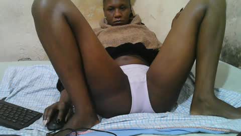 Snapshot of slim_girl3 chatting on 06-27-26, 06:29 slim_girl3 online show from 06-27-26, 06:29
