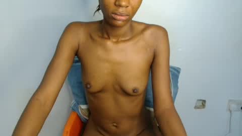 Snapshot of slim_wetpussyy chatting on 06-29-26, 06:08 Bella online show from 06-29-26, 06:08
