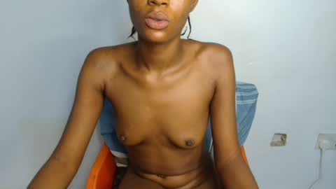 Snapshot of slim_wetpussyy chatting on 06-30-26, 08:43 Bella online show from 06-30-26, 08:43
