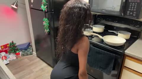 Snapshot of slimaddictionxxx chatting on 12-25-24, 10:27 Barbie Stylebender online show from 12-25-24, 10:27