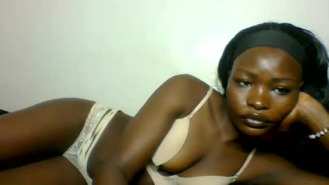 Snapshot of slimdiva chatting on 06-23-26, 05:38 slimdiva online show from 06-23-26, 05:38