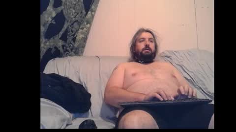 Snapshot of slimdizzy64 chatting on 11-10-25, 02:21 slave drew or slut online show from 11-10-25, 02:21