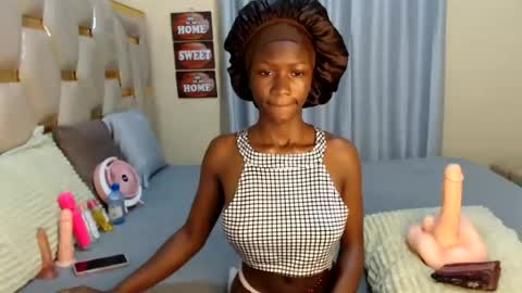Snapshot of slimqueenbae chatting on 07-18-26, 07:56 slimqueenbae online show from 07-18-26, 07:56