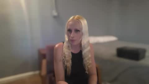 Snapshot of slip_inslide chatting on 12-04-25, 10:18 slip_inslide online show from 12-04-25, 10:18