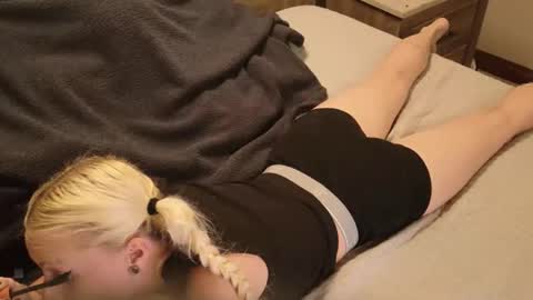 Snapshot of slip_inslide chatting on 02-19-26, 11:39 slip_inslide online show from 02-19-26, 11:39