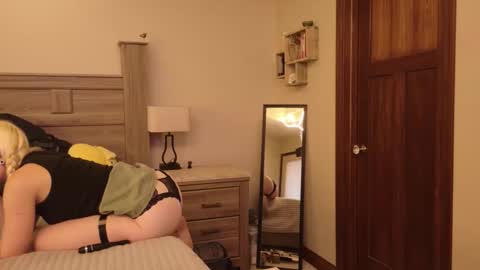 Snapshot of slip_inslide chatting on 02-22-26, 11:47 slip_inslide online show from 02-22-26, 11:47