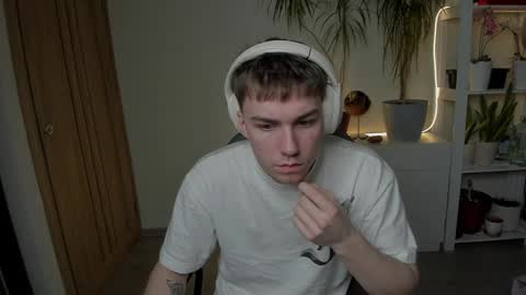 Mila online show from 01-19-25, 01:22