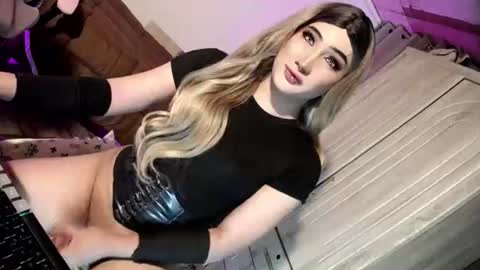 Snapshot of slut_bigcock chatting on 06-20-26, 05:54 Nathalie online show from 06-20-26, 05:54
