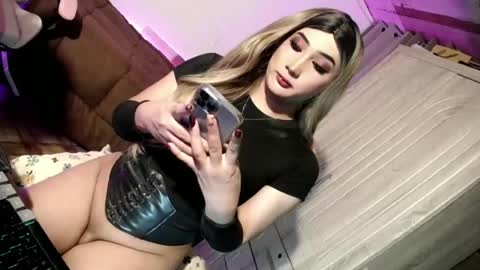 Snapshot of slut_bigcock chatting on 06-20-26, 06:22 Nathalie online show from 06-20-26, 06:22