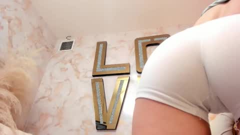 Snapshot of slut_milf4u chatting on 02-25-26, 01:26 Paola online show from 02-25-26, 01:26