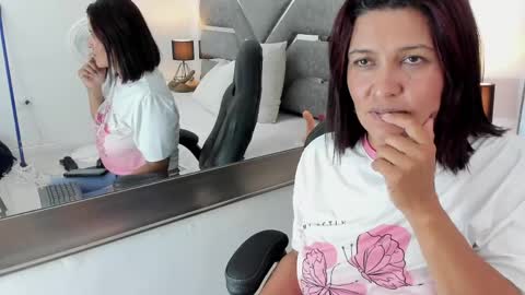 Snapshot of slut_milf_ chatting on 04-18-26, 09:04 slut_milf_ online show from 04-18-26, 09:04