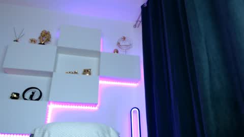 Ariana online show from 04-09-26, 05:51