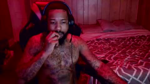 Snapshot of slutmeout007 chatting on 01-11-26, 12:32 KingTarzan online show from 01-11-26, 12:32