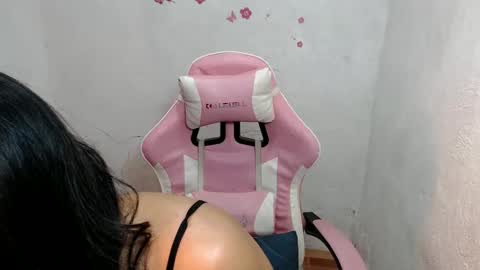 Snapshot of slutty_classyxx chatting on 02-06-25, 06:35 Lovie online show from 02-06-25, 06:35