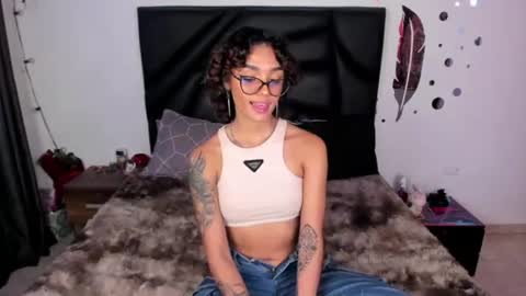Snapshot of slutty_venus7 chatting on 06-12-26, 04:17 slutty_venus7 online show from 06-12-26, 04:17