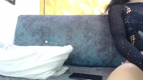 Small Hot19 online show from 03-10-25, 05:50