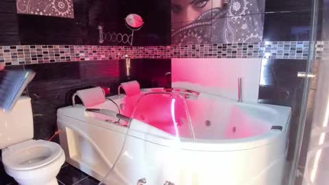 Small Hot19 online show from 09-24-25, 09:34