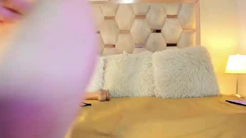 Small Hot19 online show from 09-25-25, 09:57