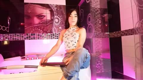 Small Hot19 online show from 03-05-26, 11:39