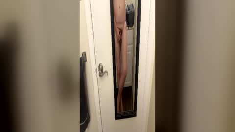 smalldick0324 online show from 06-14-26, 12:07