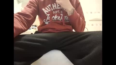 smallone8825 online show from 12-27-24, 09:39