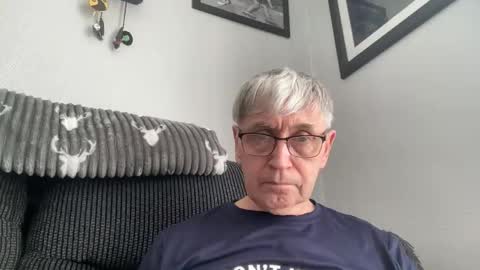 SmallSi online show from 04-22-26, 01:34