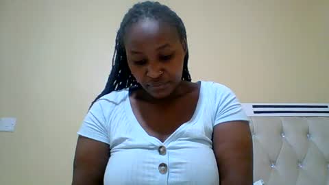 Snapshot of smartqueen1 chatting on 06-18-26, 03:07 Katerina online show from 06-18-26, 03:07