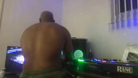 smellmycologne online show from 11-22-25, 05:17