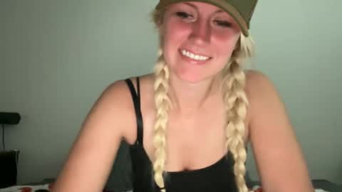 smexxii93 online show from 09-29-25, 03:39