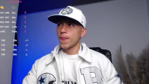 Snapshot of smileexander chatting on 10-25-25, 11:29 smileexander online show from 10-25-25, 11:29