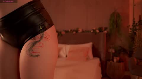 Mia online show from 09-21-25, 05:09