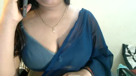 Snapshot of smiley_queen99 chatting on 06-16-26, 04:42 smiley online show from 06-16-26, 04:42