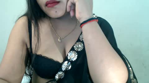 Snapshot of smiley_queen99 chatting on 06-18-26, 10:09 smiley online show from 06-18-26, 10:09