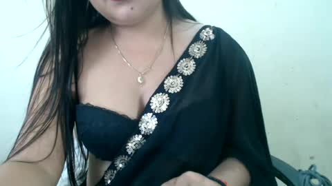 Snapshot of smiley_queen99 chatting on 06-19-26, 08:29 smiley online show from 06-19-26, 08:29