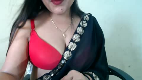 Snapshot of smiley_queen99 chatting on 06-22-26, 04:20 smiley online show from 06-22-26, 04:20