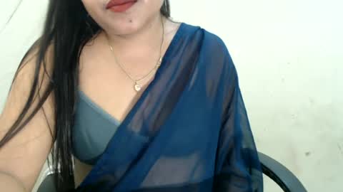 Snapshot of smiley_queen99 chatting on 06-25-26, 09:47 smiley online show from 06-25-26, 09:47