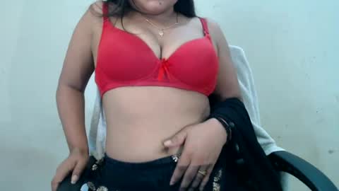 Snapshot of smiley_queen99 chatting on 07-19-26, 03:21 smiley online show from 07-19-26, 03:21