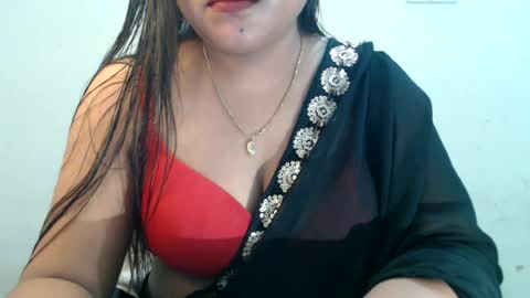 Snapshot of smiley_queen99 chatting on 07-20-26, 04:49 smiley online show from 07-20-26, 04:49