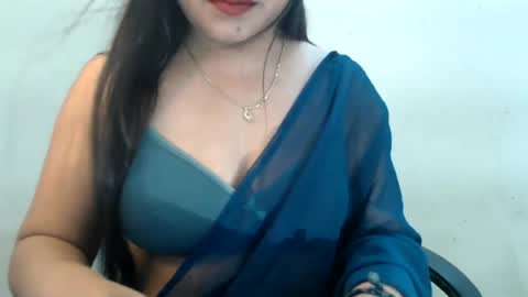 Snapshot of smiley_queen99 chatting on 07-25-26, 06:33 smiley online show from 07-25-26, 06:33