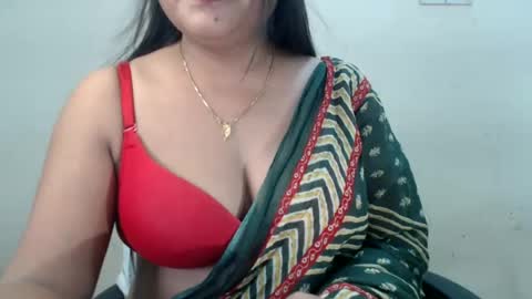 Snapshot of smiley_queen99 chatting on 07-26-26, 08:32 smiley online show from 07-26-26, 08:32